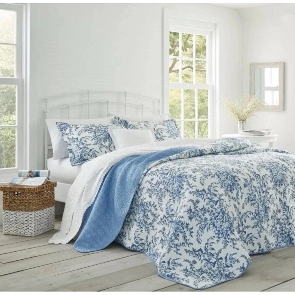 Laura Ashley ~ TWIN Bedford Blue Delft ~ 2Pc Quilt Set Reversible 100% Cotton
